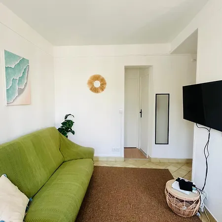 Stylish 2 Bedrooms Near Metro 1 King Bed & Quiet Retreat Apartment Saint-Mande