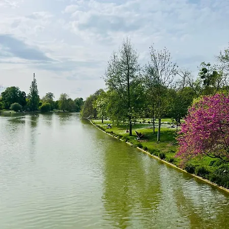 Apartment Stylish 2 Bedrooms Near Metro 1 King Bed & Quiet Retreat *
